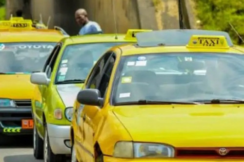  Transport : les chauffeurs de taxi réclament l’augmentation des tarifs passagers.