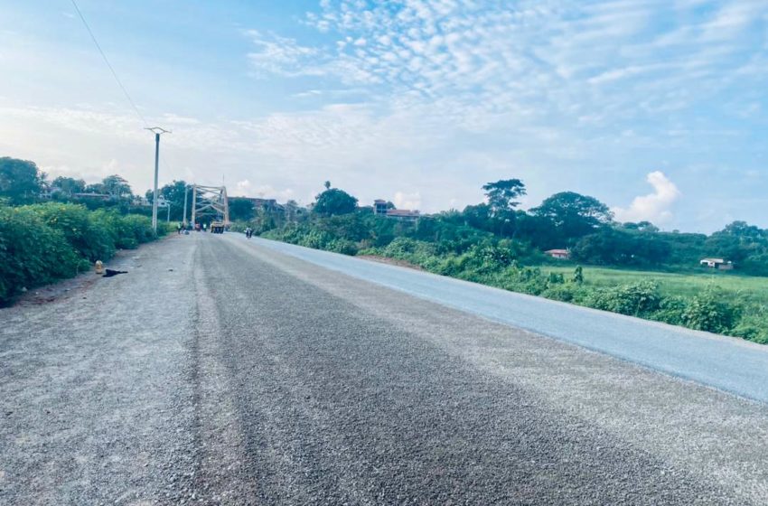  Cameroun – Route Akonolinga -Endom -Obout: le bitume se dessine déjà!
