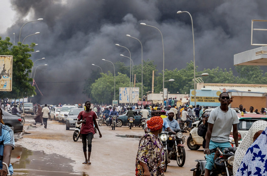  Coup d’État au Niger : la CEDEAO décide de sanctionner
