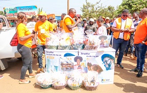 Fêtes de fin d'année: Orange Cameroun distributeur de cadeaux! Actualité au Cameroun