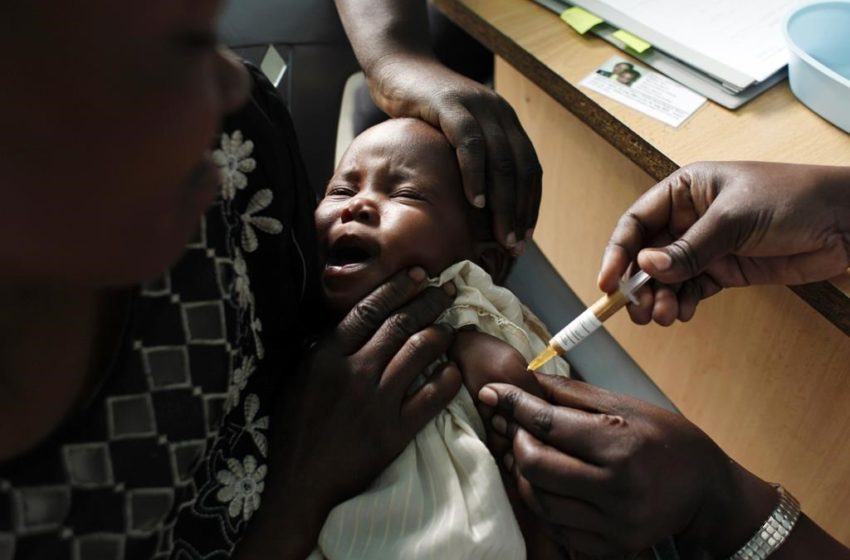  Paludisme : la première vaccination systématique lancée au Cameroun