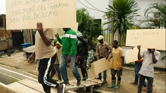 Douala : des habitants, privés de leur terrain, en colère ! Actualité du Cameroun