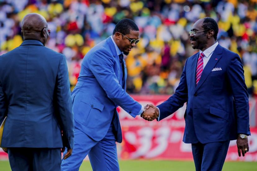 FECAFOOT : Eto’o dribble Kombi et lance son match électoral