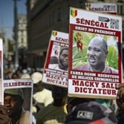 Sénégal : le report sine die de la présidentielle fait polémique